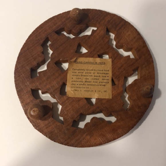 Hand made wood carved trivet - Picture 2 of 3